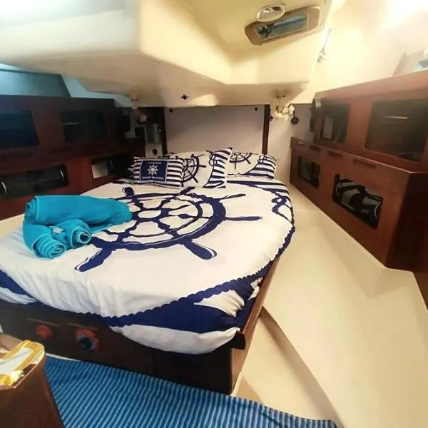 Nanoshka Yacht, hotel in Tel Aviv