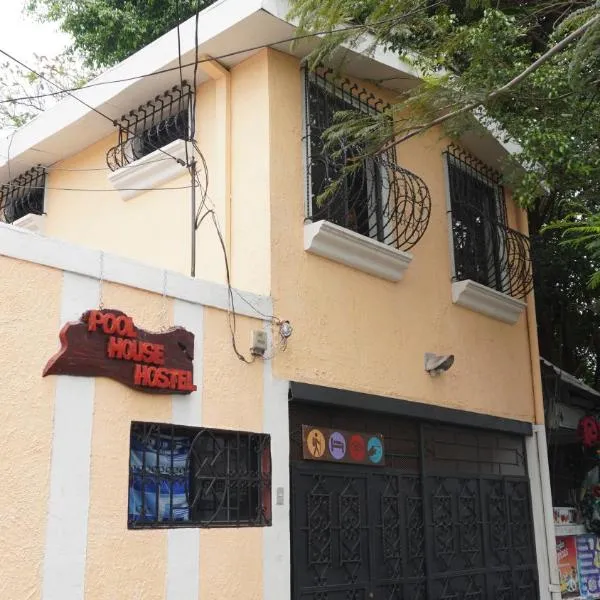 Pool House Hostel, hotel in Santa Ana