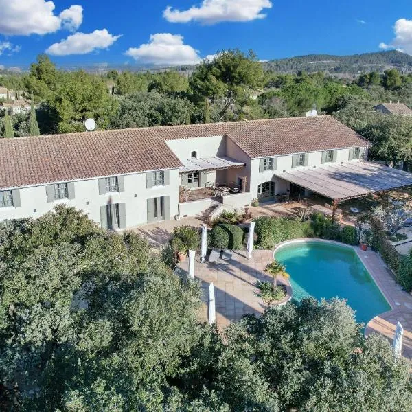 Hotel La Bastide d'Eygalières، فندق في إيجالييغ