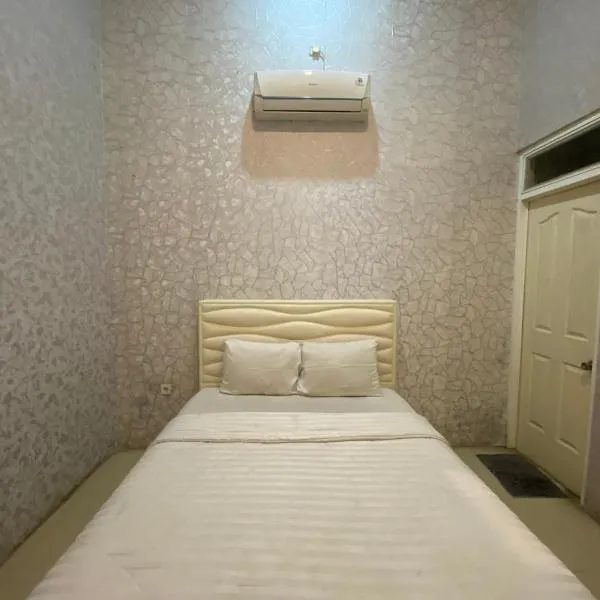 Griya RW Family Guest House Redpartner, hotel in Solo