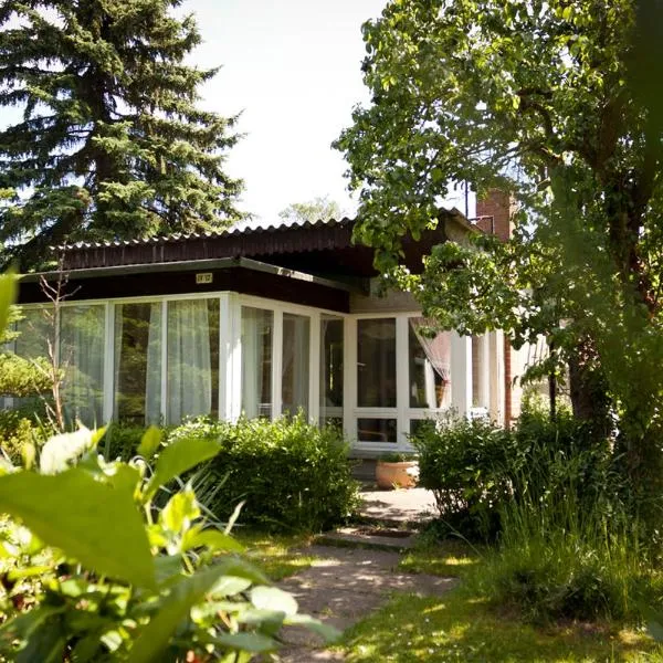 Bungalow mit Wintergarten, hotel in Seehof