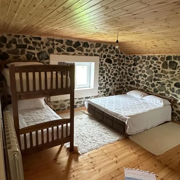 3 VELLEZERIT DOCI GUEST HOUSE, hotel in Fushë-Lurë