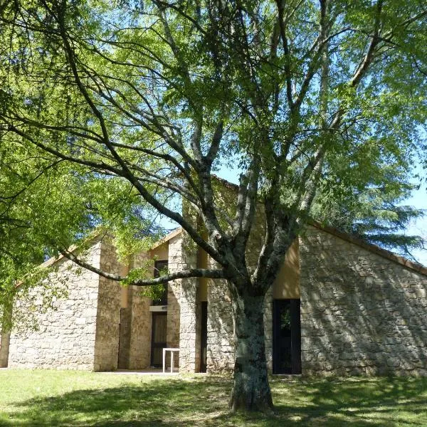 Terres de France - Le Domaine des Vans, hotel v destinaci Chambonas