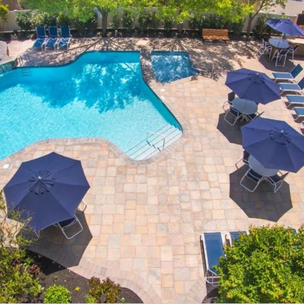 Beachcomber Resort, hotel din Avalon