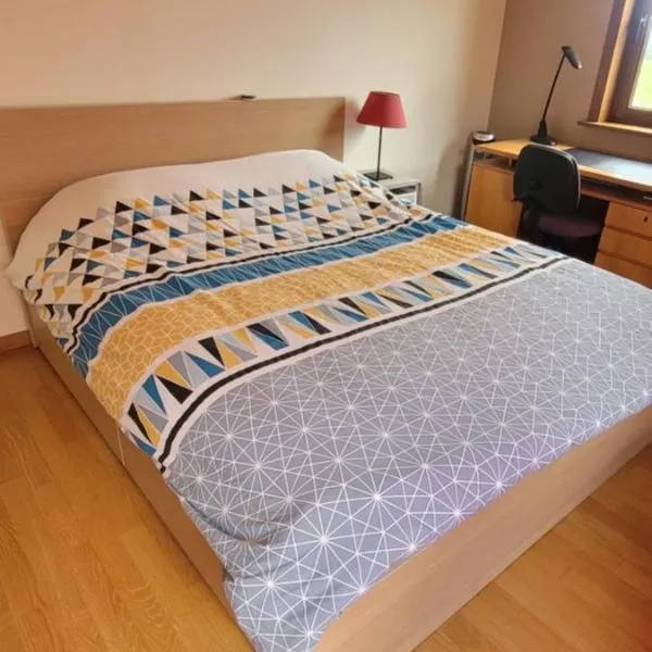 Chambre privée au coeur de la Gaume, calme et détente, hotel in Musson