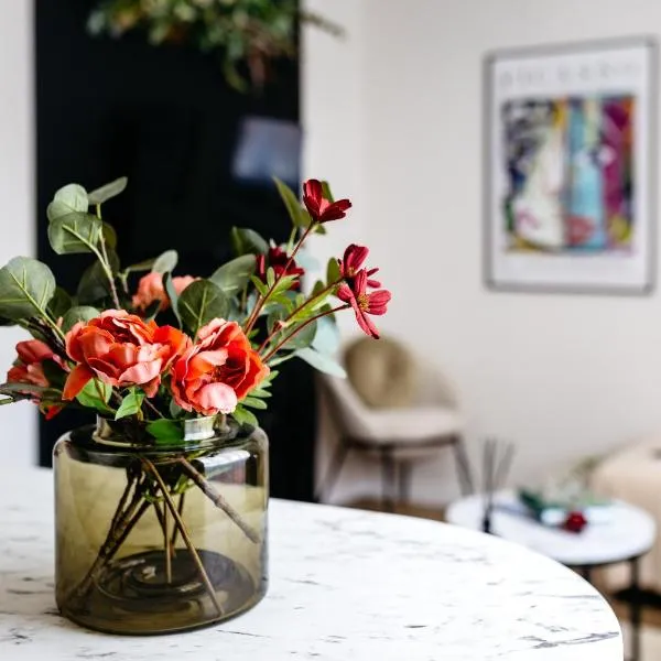 Park Home with Free Street Parking, hotel u gradu 'Győr'