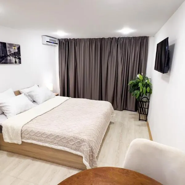 Charming flat with terrace, khách sạn ở Tbilisi