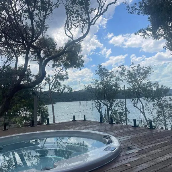 Glasshouse at Lake Eildon, hotel in Eildon