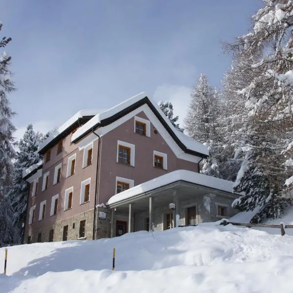 Hostel by Randolins, hotel v destinaci St. Moritz