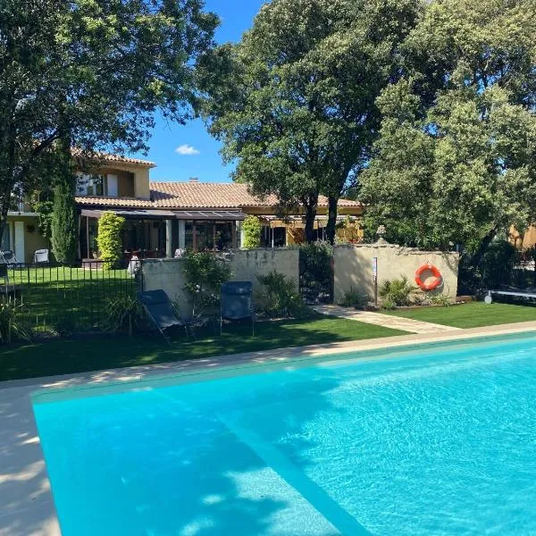 Logis Hôtel La Bastide De Grignan & Restaurant "La Chênaie", hotel em Grignan