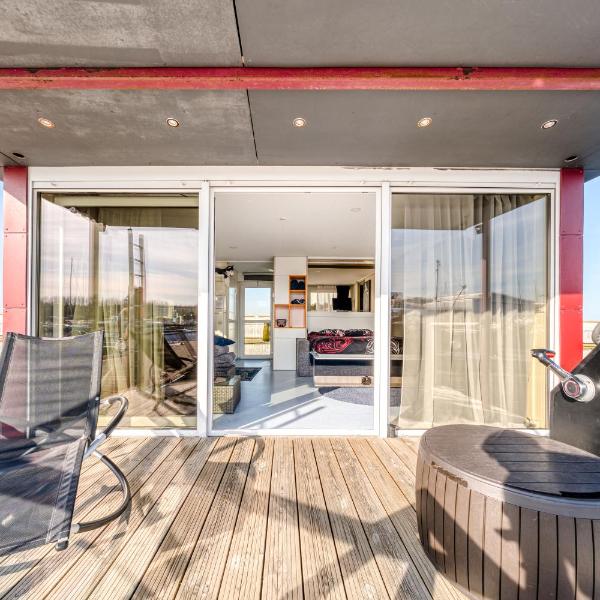 Cozy Floating house with sauna, Tallin