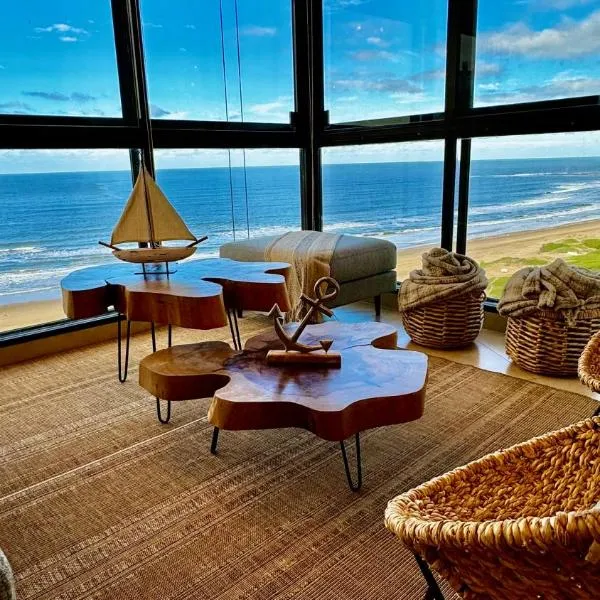 Depto FRENTE al MAR la mejor ubicación Parada 3 brava INIGUALABLE cochera gym sala de juegos parrilleros imperdible、プンタ・デル・エステのホテル