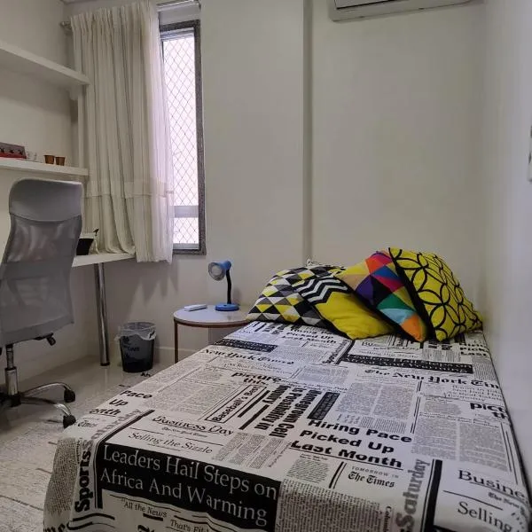 Hostel for One com quarto de solteiro e banheiro privativos, hotel in Vitória
