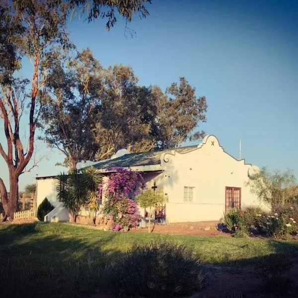Romantic Vintage Cottage, Views across vineyards., hotel v destinaci Currieʼs Camp