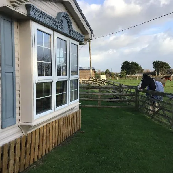 Pen llyn holiday cottages and caravan, hotel in Newborough