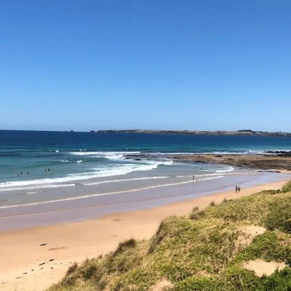 Phillip Island's Lazybirds Getaway, hótel í Surf Beach