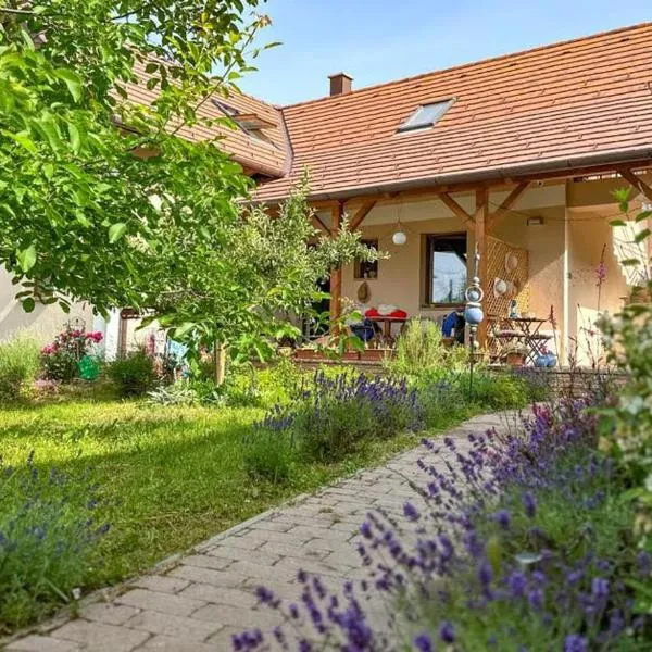 Pista Papa Tanyája, hotel in Balatongyörök