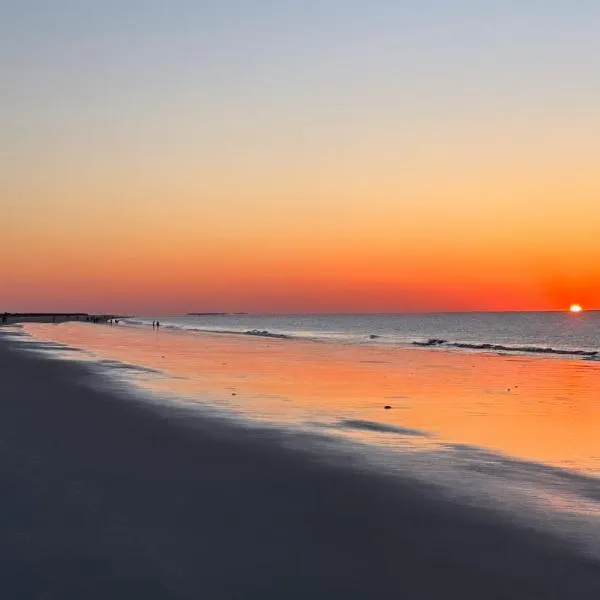 Oceanview Romantic Escape-King Suite, Balcony, Pool & Bar!, hotell sihtkohas Hilton Head Island