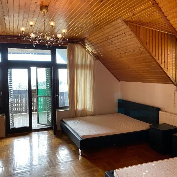 Luxury 3 BR Vila in a forest 10min drive from city center, hôtel à Budapest