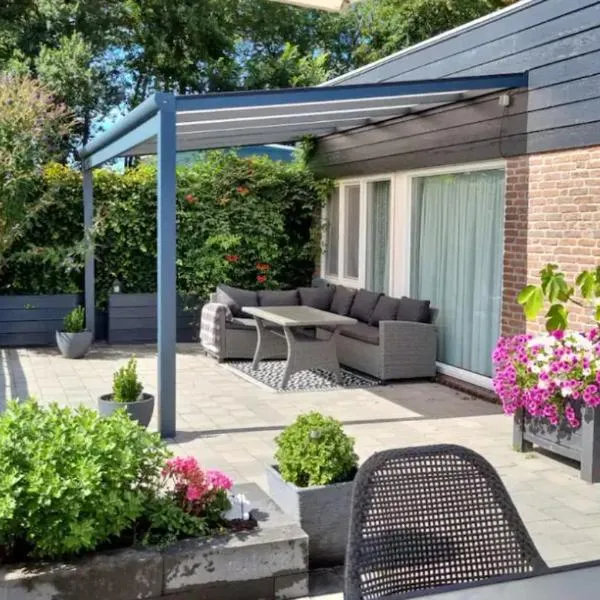 Cozy bungalow (Near beach, tulip fields, etc)、ノールトウェイケルハウトのホテル