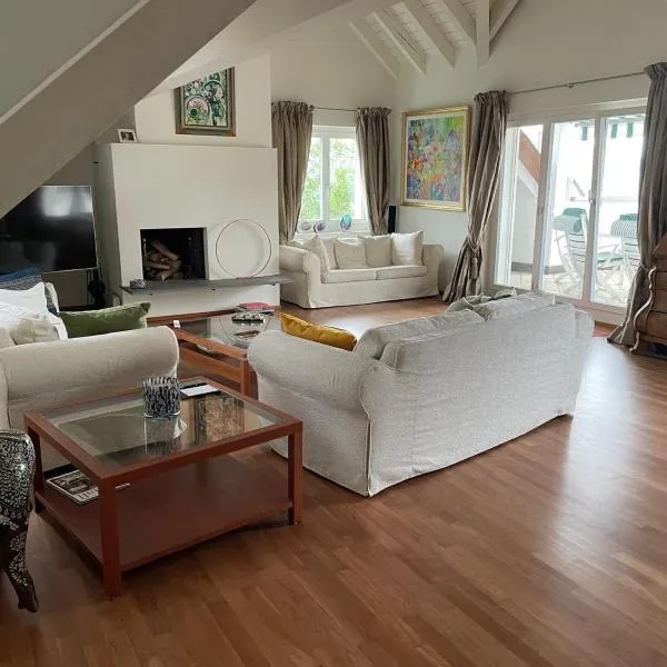 Spacious and stylish Apartment in Zurich, hotel v Curychu
