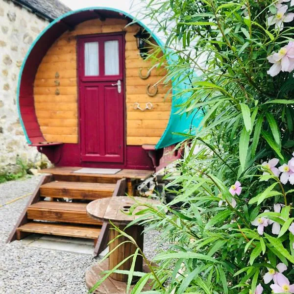 Bowtop Wagon at Lettoch Farm, hotel in Keith