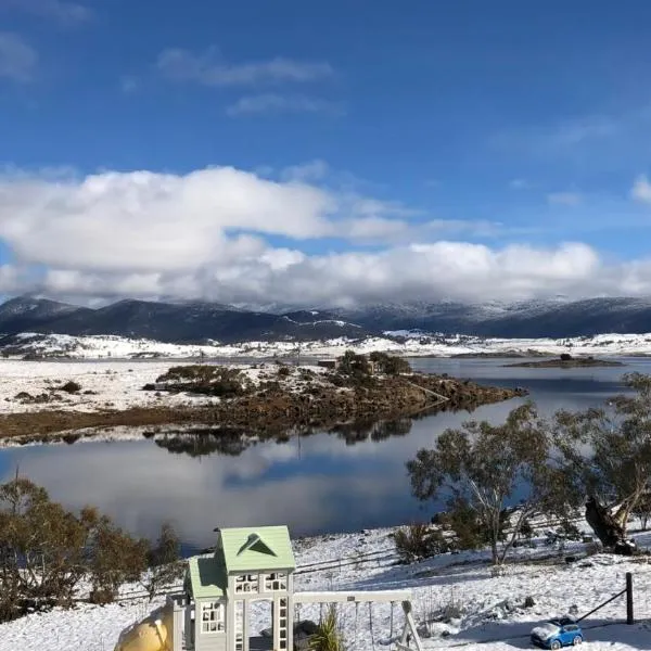 Wild Pines Waterfront Guesthouse BBQ Pet Friendly, hôtel à Jindabyne