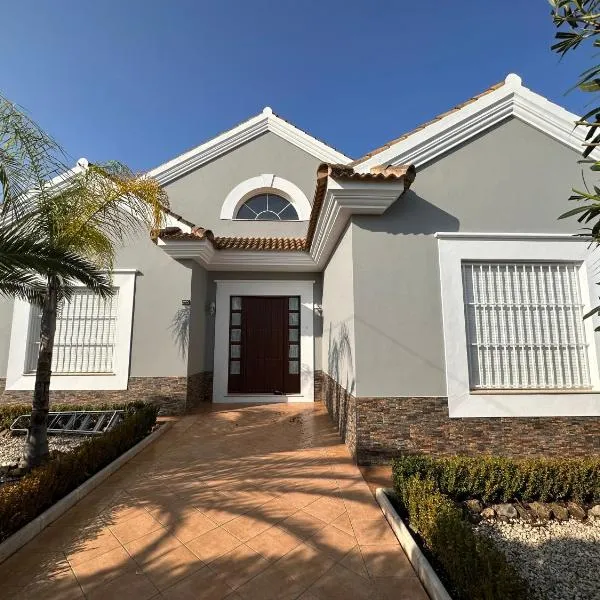 Chalet Californiano con Piscina, hotel v destinaci Morón de la Frontera