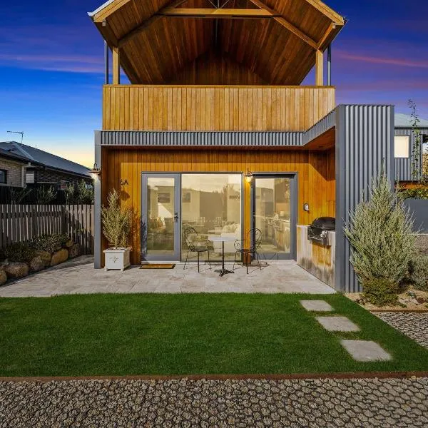 6A Alice - Brand New Studio l Bath l Smart TV l WiFi l BBQ, hotel in Jindabyne