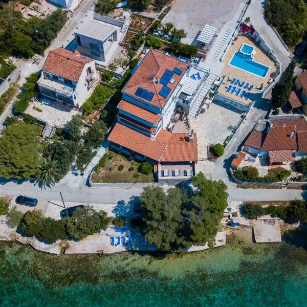 Boutique Guesthouse Sveti Petar, on the beach, heated pool & boat berth - ADULT ONLY, hotel en Nečujam