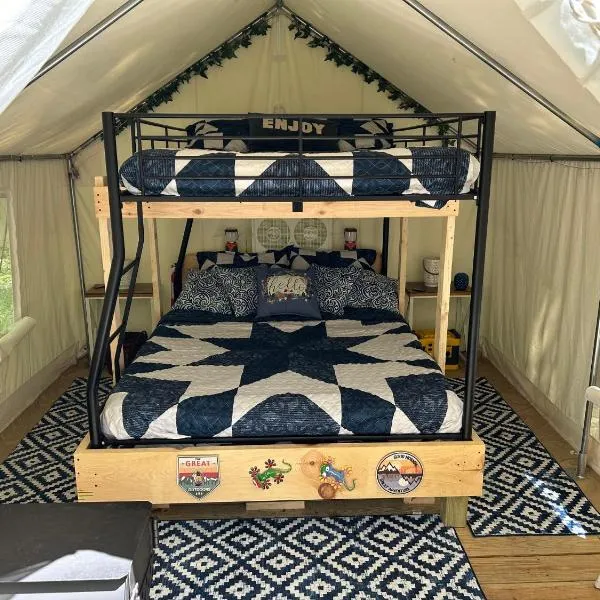 Red Creek Hideaway in Cooperstown NY, hotel v destinaci Cooperstown