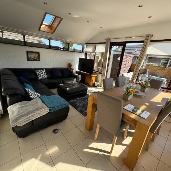 Four mile bridge by Trearddur bay, ξενοδοχείο στο Valley