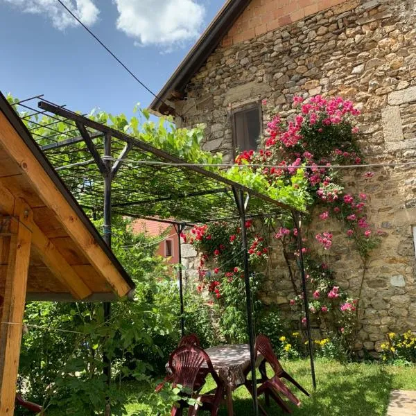 Guest House Ulaj, hótel í Vusanje