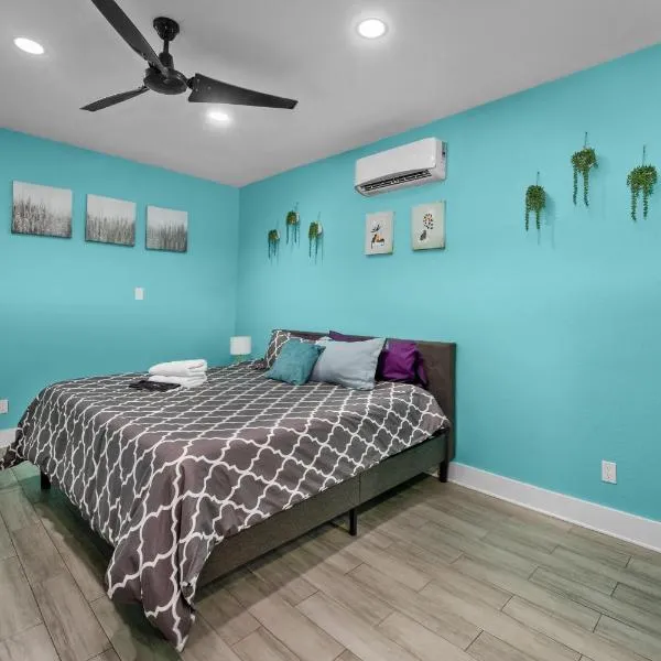 Cute and Cozy Studio Near Galleria, hotel in Houston
