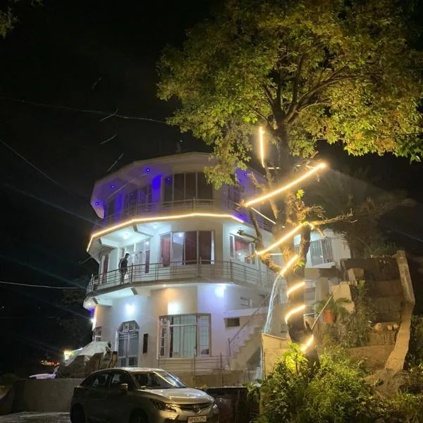 Hotel Aqua Waterfall, hotel i Dharamshala