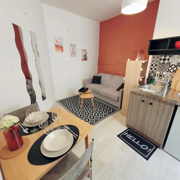 Studio hypercentre proche Vieux Marché, hotel in La Rochelle