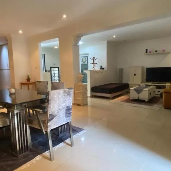 Appartement Duplex T3 Bien Situé, hotel in Annaba