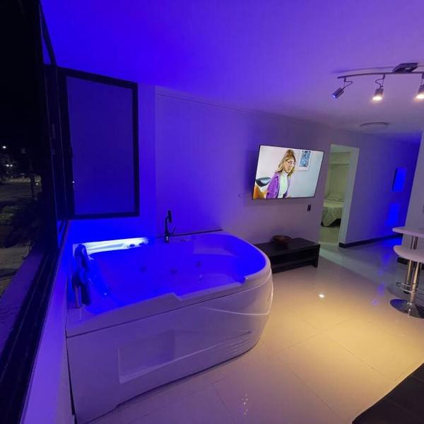 Laureles best location with Jacuzzi and AC, Medellín