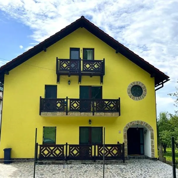 Yellow House, ξενοδοχείο στο Μπραν