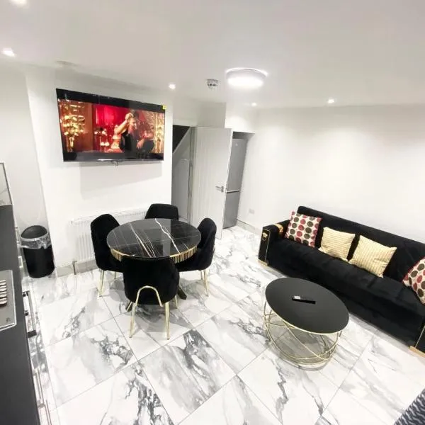 THE ROYAL BOUTIQUE WESTMINSTER LODGE by LONDON SLEEP 9，位于海斯的酒店