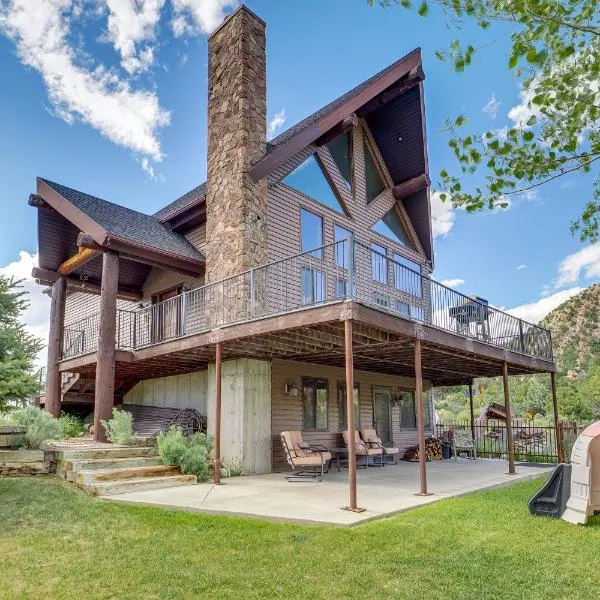 Rustic Sterling Cabin Walk to Palisade Lake! โรงแรมในSterling