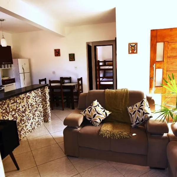 Apto bem equipado, com 2 quartos acomoda até 6 pessoas confortavelmente, hotel in Ubatuba