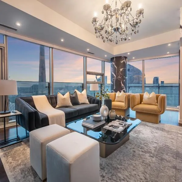 Luxury 2Br Condo Entertainment District Downtown CN Tower View Balcony Pool & Hot Tub，位于多伦多的酒店