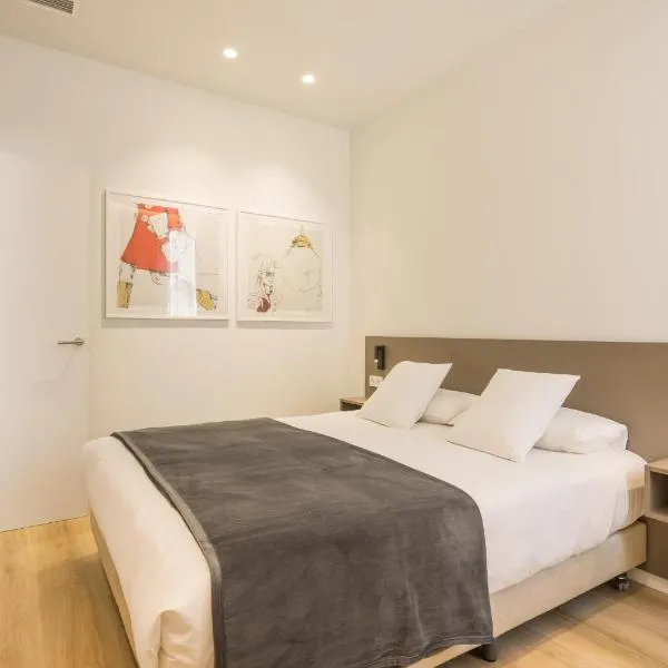 Mon Suites Jardín de Ayora, hotel in Valencia