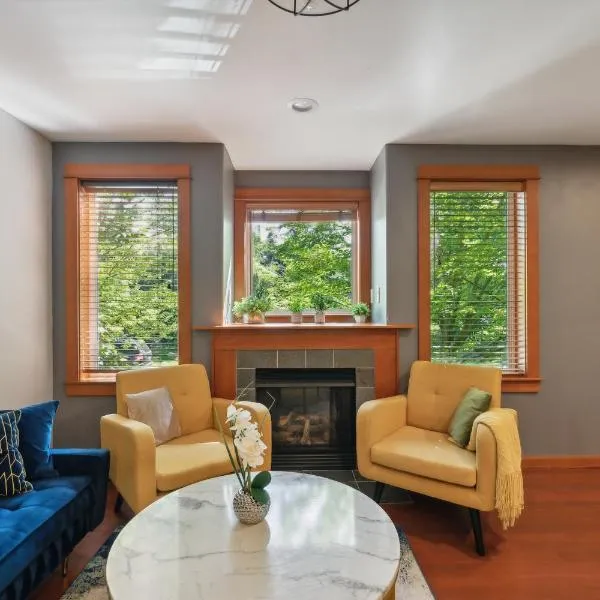Charming 2BR Townhouse near Green Lake, hotel in Seattle