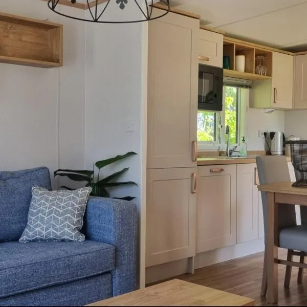 Chalet Hof van Autriche, hotel in Westdorpe