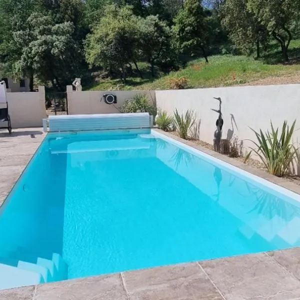 LES BOIS DE ZOLA entre Provence et Luberon, Hotel in Saint-Estève-Janson