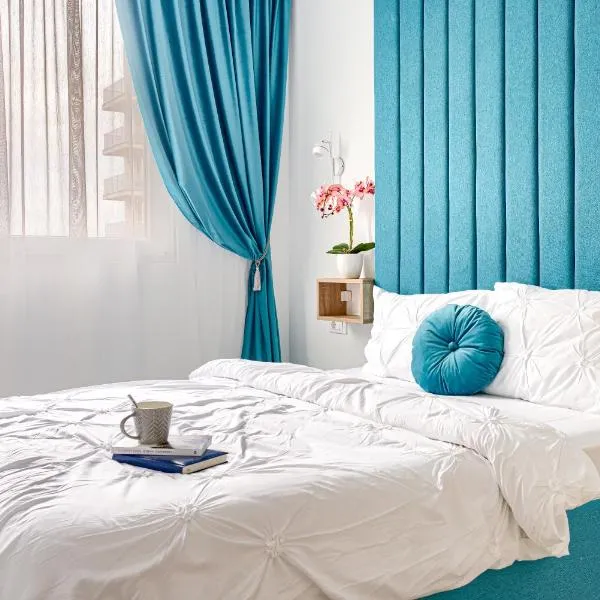 ARI Azure Apartment with Balcony, ξενοδοχείο σε Arad