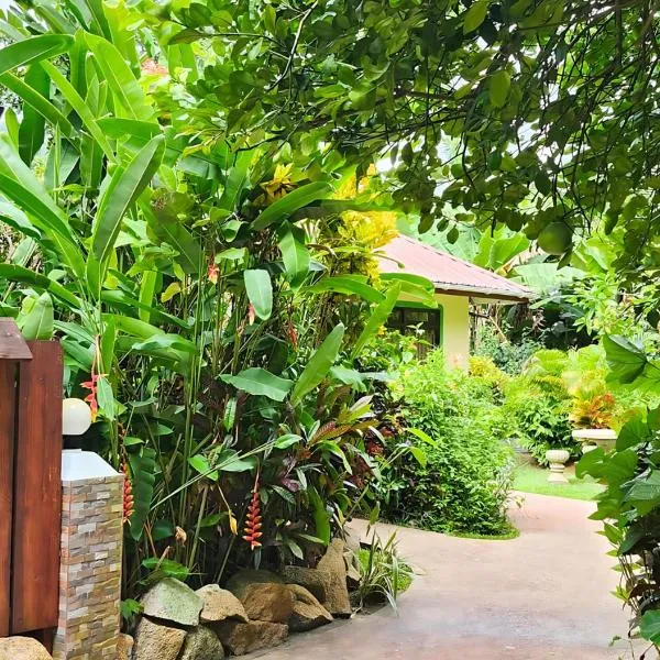 Buisson Guesthouse, hotel in La Digue