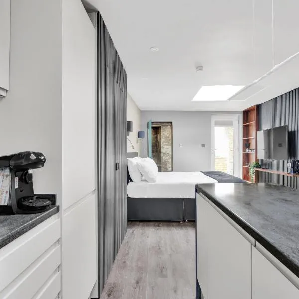 Skyline Studios, hotel in London